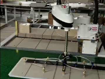 Roboterhand hilft, die Produktionskapazität zu erhöhen