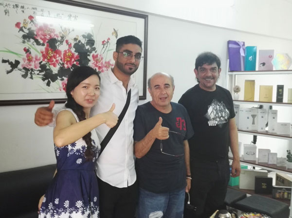 Eine einzigartige Parfümbox, entworfen für Raji