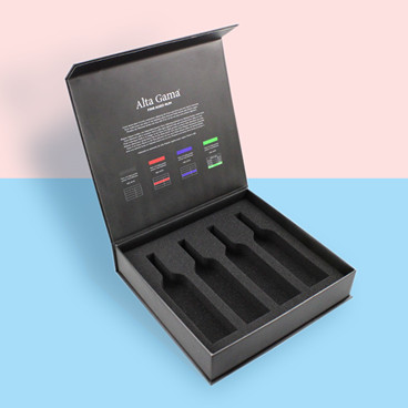 Aufklappbare Magnetbox